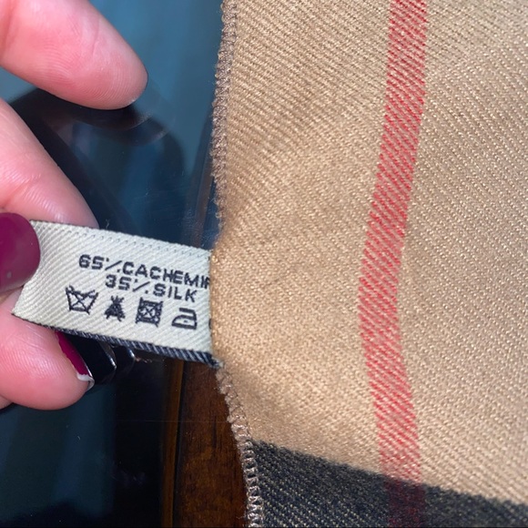 Authentic BURBERRY Scarf - Picture 5 of 8